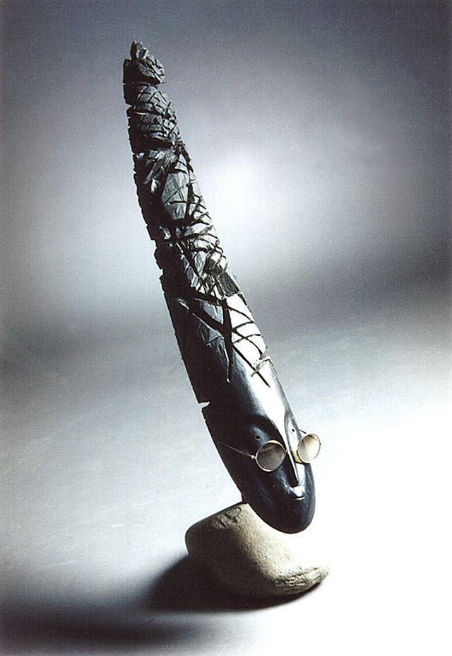 Михайло Вертуозов. Chmoshnitsa, 1997; дерево, метал, камінь, скло