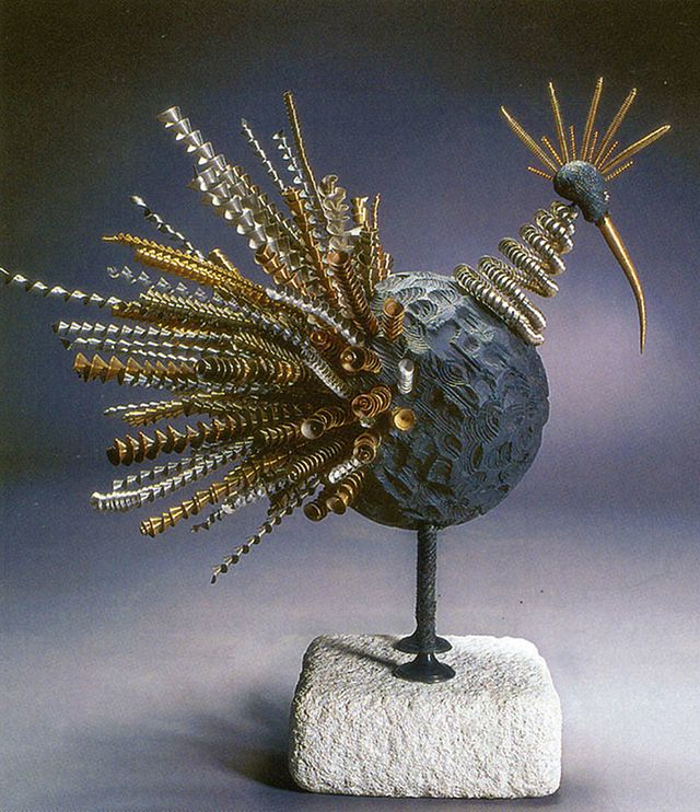 Михайло Вертуозов. Чорний птах, 1996; дерево, метал, камінь