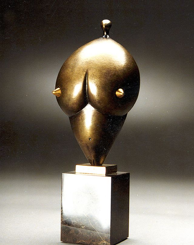 Михайло Вертуозов. Венера, 1998; бронза, мармур