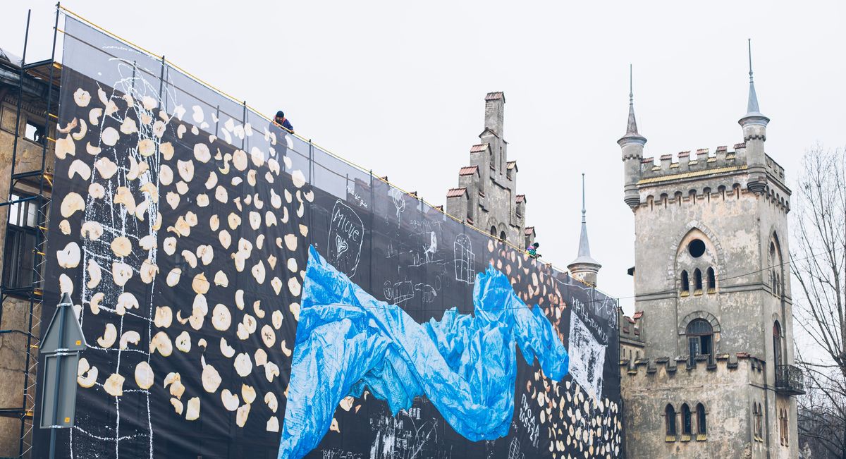 На будівлі Фабрики Повидла з'явився величезний банер з мистецькою роботою Олени Субач