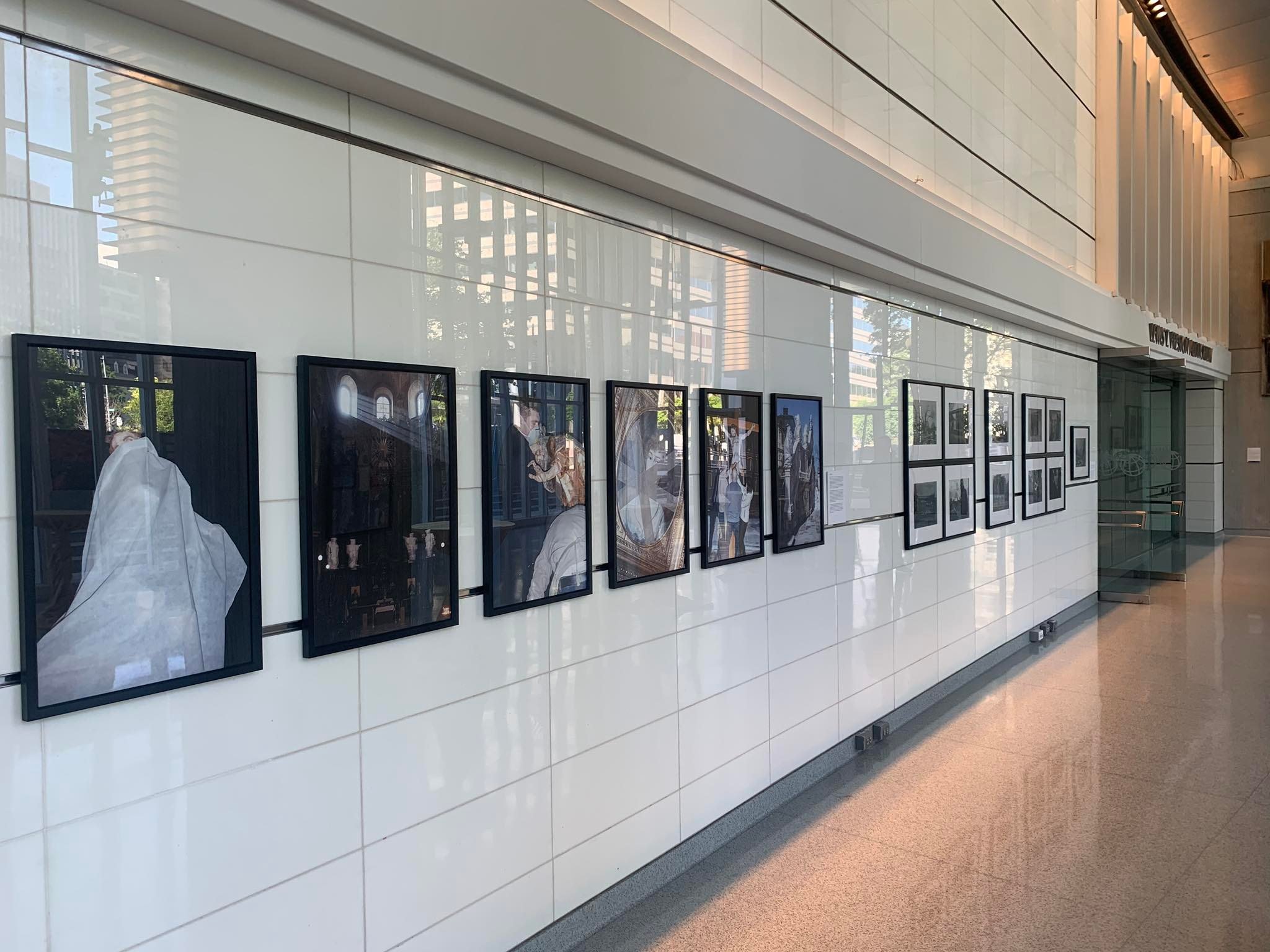 «Мистецтво справлятися з війною»: світлини зі Львова у штаб-квартирі Світового банку у Вашингтоні